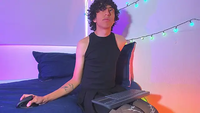 Snapshot of saint_dark chatting on December 16, 2025, 1:04 pm saint dark online show from December 16, 2025, 1:04 pm