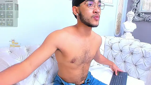 Snapshot of MatteoRicci_ chatting on November 3, 2025, 8:01 pm MatteoRicci  online show from November 3, 2025, 8:01 pm