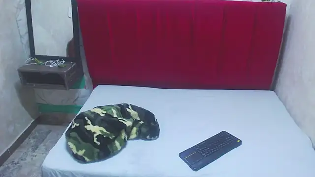 aperlacandycm01 online show from November 21, 2025, 4:00 am