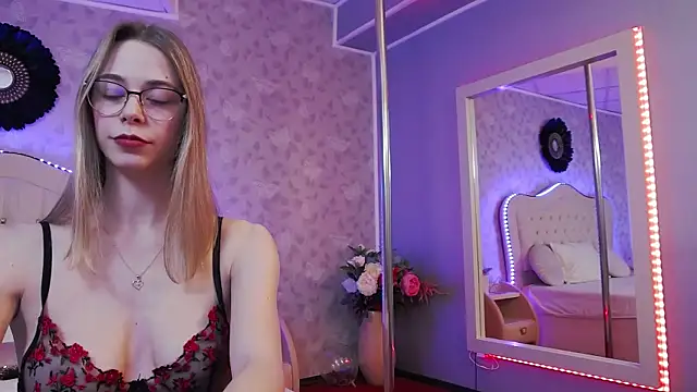 GracieCute online show from February 10, 2025, 7:47 am