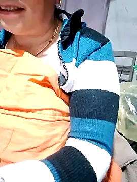 small-house123 online show from December 2, 2025, 1:13 pm