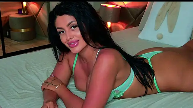 Snapshot of Myla-b chatting on June 21, 2026, 8:36 pm Myla-b online show from June 21, 2026, 8:36 pm