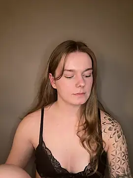 LisaFreierxx online show from April 13, 2026, 8:13 pm