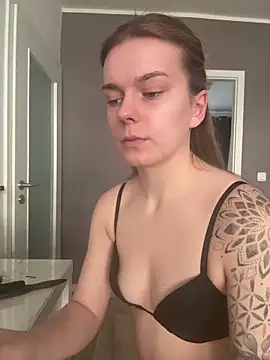 LisaFreierxx online show from February 14, 2026, 2:28 pm