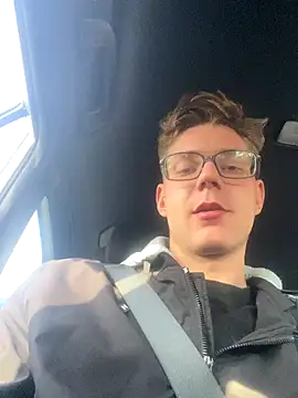 Niesmialyy online show from November 1, 2025, 11:48 am