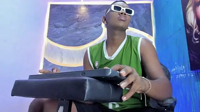 the hot boy0 online show from November 6, 2025, 12:31 pm