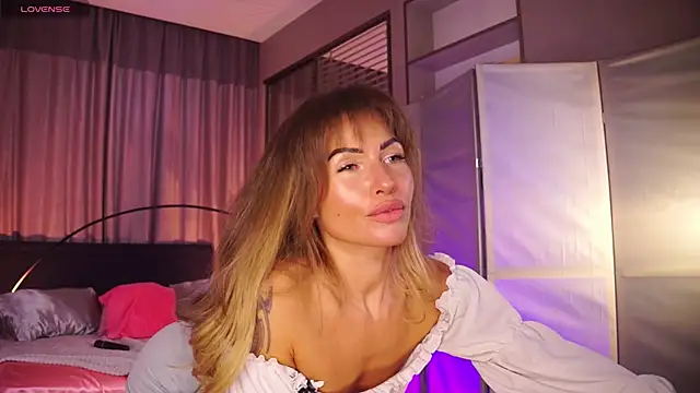 Snapshot of Nikki__Amour chatting on January 17, 2026, 1:04 pm Nikki Amour online show from January 17, 2026, 1:04 pm