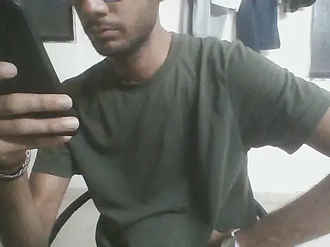 Snapshot of Bull_Dick_69 chatting on May 6, 2026, 5:06 pm Bull Dick 69 online show from May 6, 2026, 5:06 pm