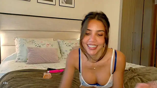 Itslillybloom online show from December 4, 2025, 4:22 am