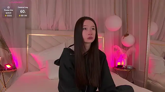 GladysMoore online show from February 12, 2026, 6:51 pm