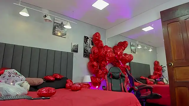 Snapshot of kendra_london chatting on February 14, 2026, 11:43 am kendra london online show from February 14, 2026, 11:43 am