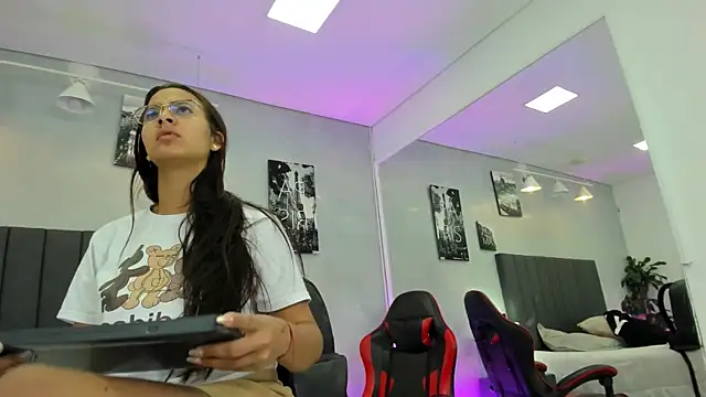 Snapshot of kendra_london chatting on March 2, 2026, 11:50 am kendra london online show from March 2, 2026, 11:50 am