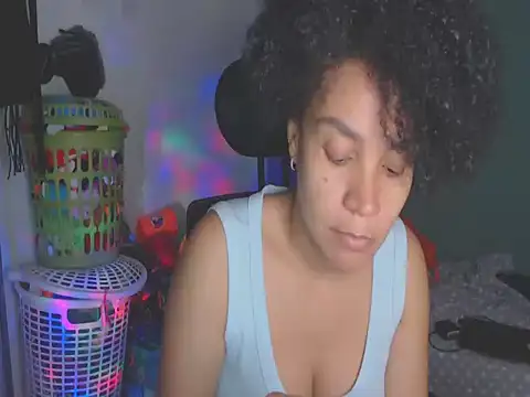 Snapshot of shayna_cute chatting on June 16, 2026, 12:21 am shayna cute online show from June 16, 2026, 12:21 am
