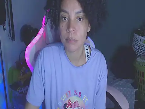 shayna cute online show from August 7, 2026, 4:18 am