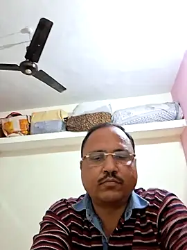 suraj696 online show from November 17, 2025, 4:33 pm