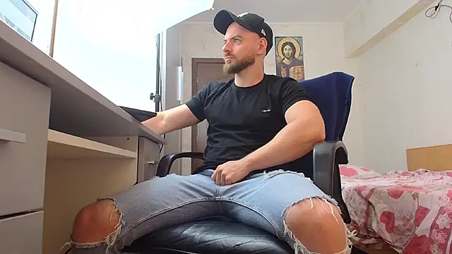 Snapshot of Ryanstone_ chatting on June 3, 2026, 4:24 am Ryanstone online show from June 3, 2026, 4:24 am