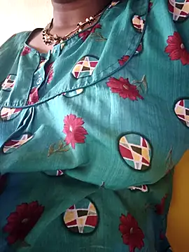 Snapshot of hyd_couple7878 chatting on November 3, 2025, 9:24 am hyd couple7878 online show from November 3, 2025, 9:24 am