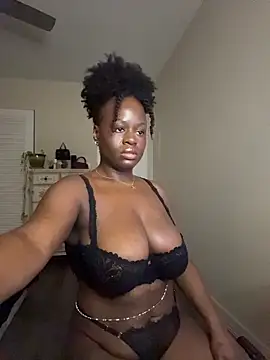 Snapshot of ladiosa_selene chatting on February 18, 2026, 11:45 pm ladiosa selene online show from February 18, 2026, 11:45 pm