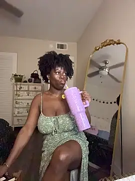 Snapshot of ladiosa_selene chatting on March 5, 2026, 12:40 am ladiosa selene online show from March 5, 2026, 12:40 am