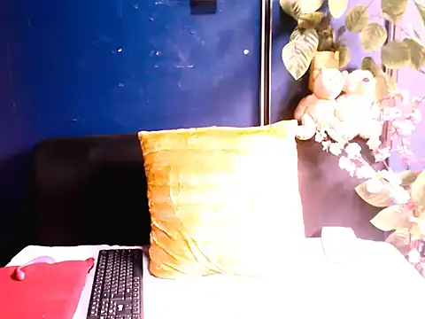 Hot queen57 online show from December 1, 2025, 7:42 am