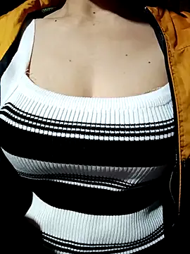 LenaLy2k online show from December 18, 2025, 2:27 am