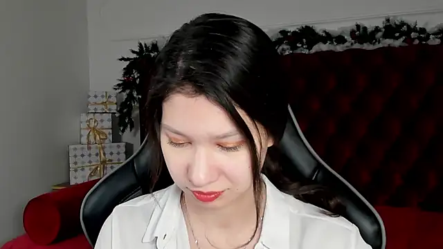 SaraDenars online show from December 16, 2025, 4:17 am