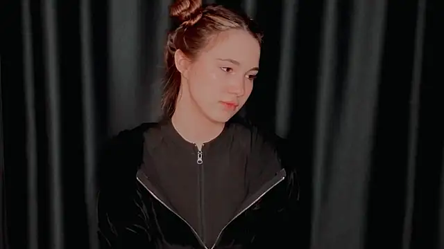 LeenaPuita online show from January 11, 2026, 4:14 pm