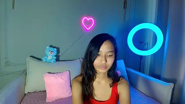 lihnpham online show from November 28, 2025, 3:39 am