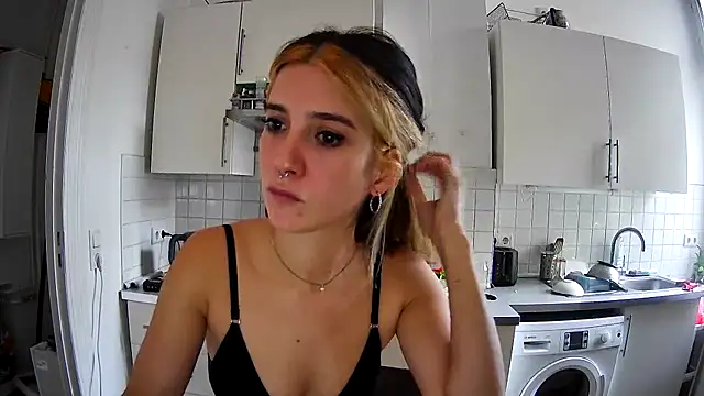 Snapshot of Gatitasalvaje123 chatting on November 26, 2025, 10:37 am Gatitasalvaje123 online show from November 26, 2025, 10:37 am