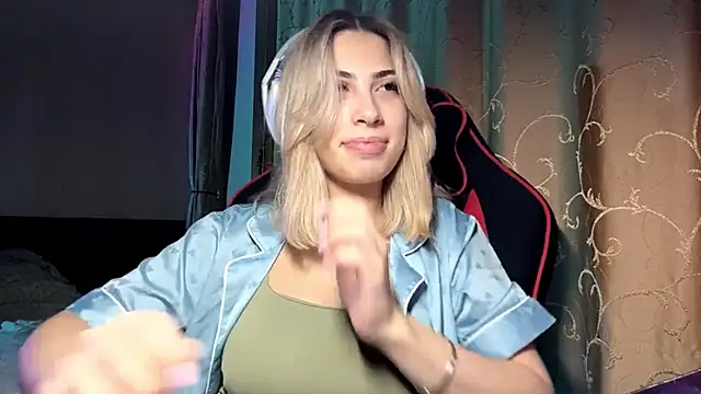 KrisRackers online show from November 3, 2025, 7:06 pm