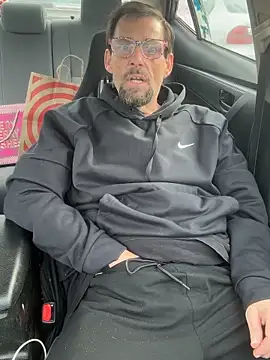 biggdaddyandqueenn online show from December 17, 2025, 6:46 pm