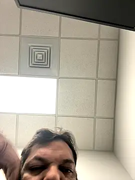 Snapshot of gino32582 chatting on November 3, 2025, 7:39 pm gino32582 online show from November 3, 2025, 7:39 pm