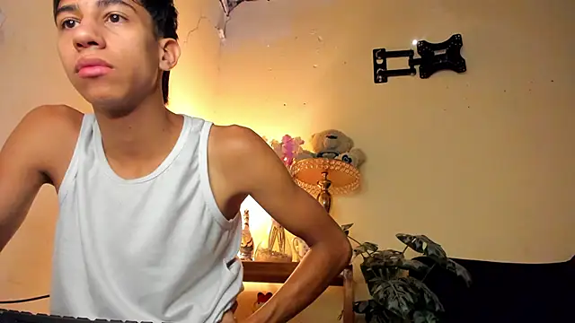 lucian davii online show from December 5, 2025, 2:37 pm