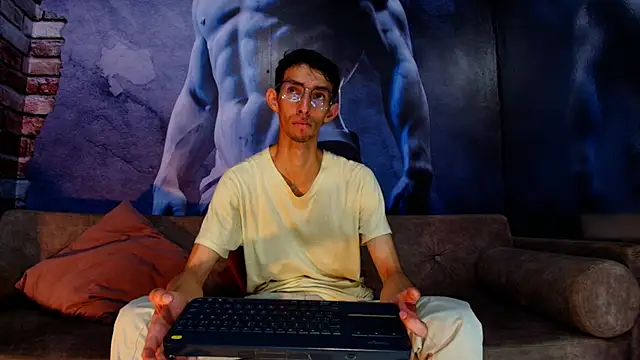 ZyroNight online show from December 5, 2025, 7:23 pm