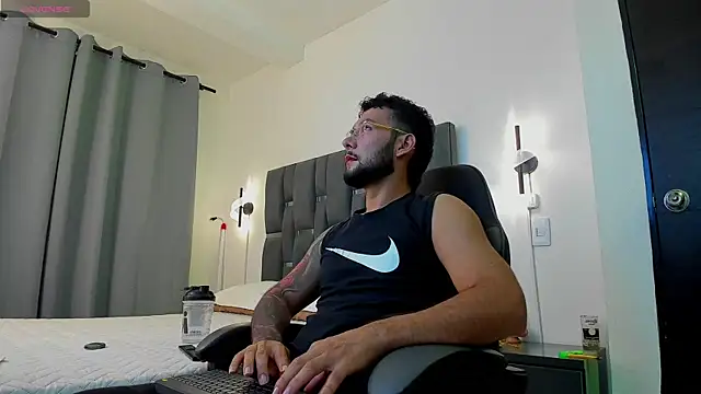 noah corvelle online show from November 18, 2025, 11:26 pm