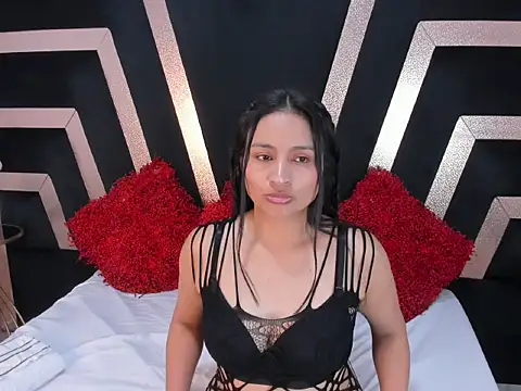 Laurie Bell  online show from November 4, 2025, 1:59 pm