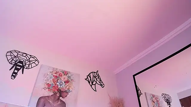 Isabella Crofts online show from December 5, 2025, 3:05 am