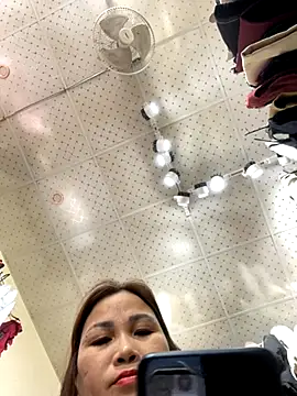 Liliy2x online show from November 4, 2025, 7:45 am