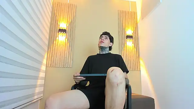 Snapshot of DANTE_ARMSTRONG chatting on November 19, 2025, 12:10 am DANTE ARMSTRONG online show from November 19, 2025, 12:10 am