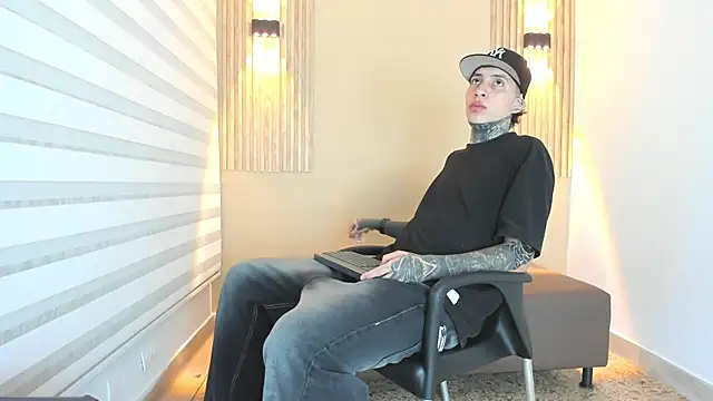 Snapshot of DANTE_ARMSTRONG chatting on December 17, 2025, 3:44 am DANTE ARMSTRONG online show from December 17, 2025, 3:44 am