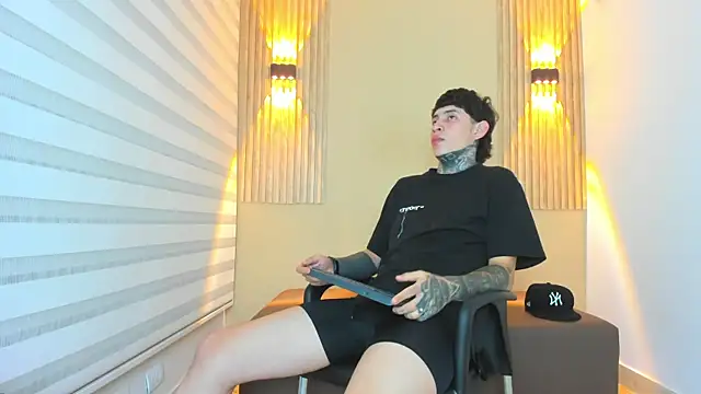 Snapshot of DANTE_ARMSTRONG chatting on November 11, 2025, 4:07 am DANTE ARMSTRONG online show from November 11, 2025, 4:07 am