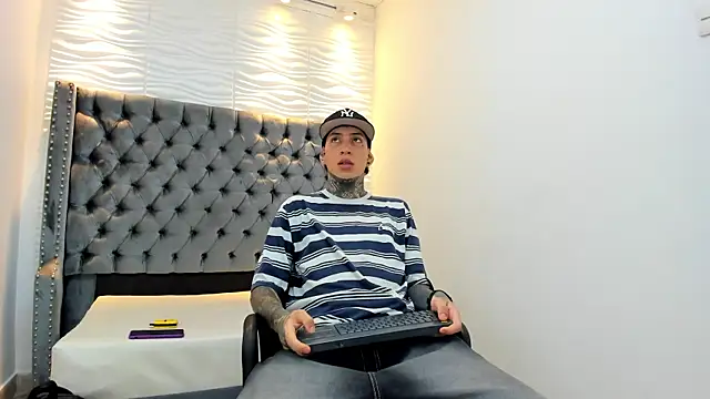 Snapshot of DANTE_ARMSTRONG chatting on December 19, 2025, 3:54 am DANTE ARMSTRONG online show from December 19, 2025, 3:54 am