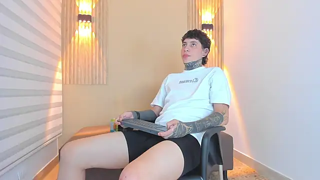 Snapshot of DANTE_ARMSTRONG chatting on December 5, 2025, 3:38 am DANTE ARMSTRONG online show from December 5, 2025, 3:38 am