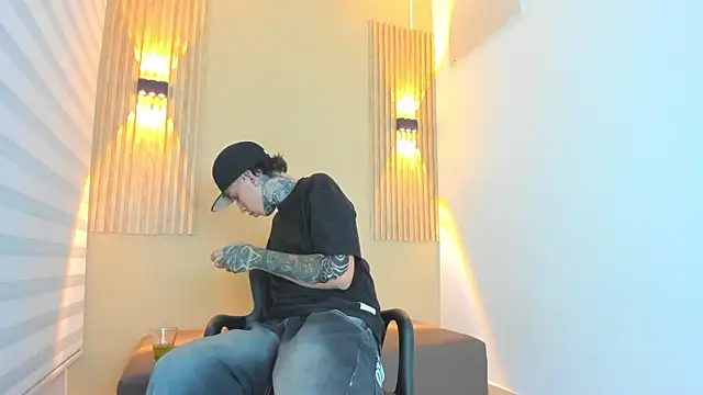 Snapshot of DANTE_ARMSTRONG chatting on December 15, 2025, 3:56 am DANTE ARMSTRONG online show from December 15, 2025, 3:56 am