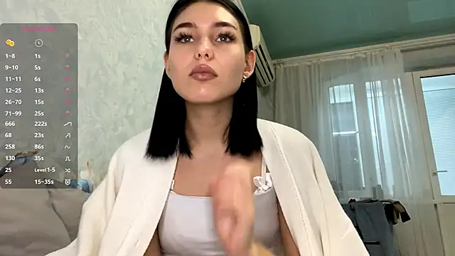 LonnaStehlik online show from November 10, 2025, 5:40 pm