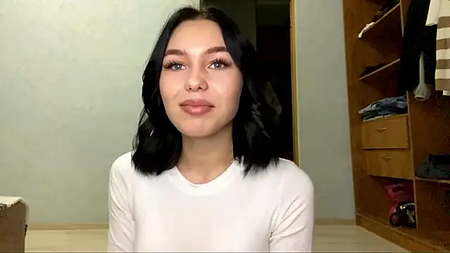 LonnaStehlik online show from November 5, 2025, 6:55 pm