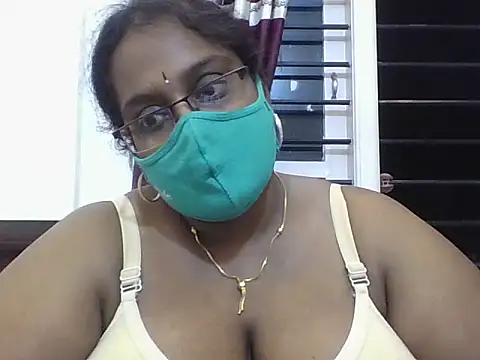 Snapshot of hootypriya chatting on December 3, 2025, 7:02 pm hootypriya online show from December 3, 2025, 7:02 pm