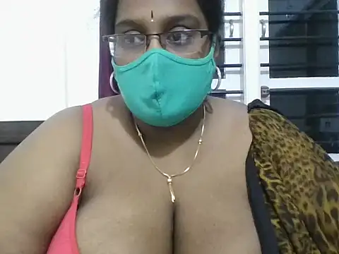 Snapshot of hootypriya chatting on December 22, 2025, 5:35 pm hootypriya online show from December 22, 2025, 5:35 pm