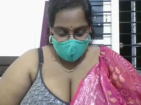 Snapshot of hootypriya chatting on December 1, 2025, 6:09 pm hootypriya online show from December 1, 2025, 6:09 pm
