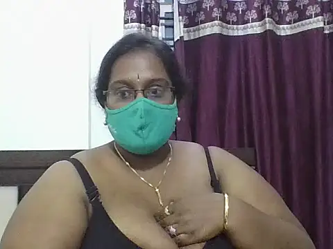 Snapshot of hootypriya chatting on December 5, 2025, 5:00 pm hootypriya online show from December 5, 2025, 5:00 pm